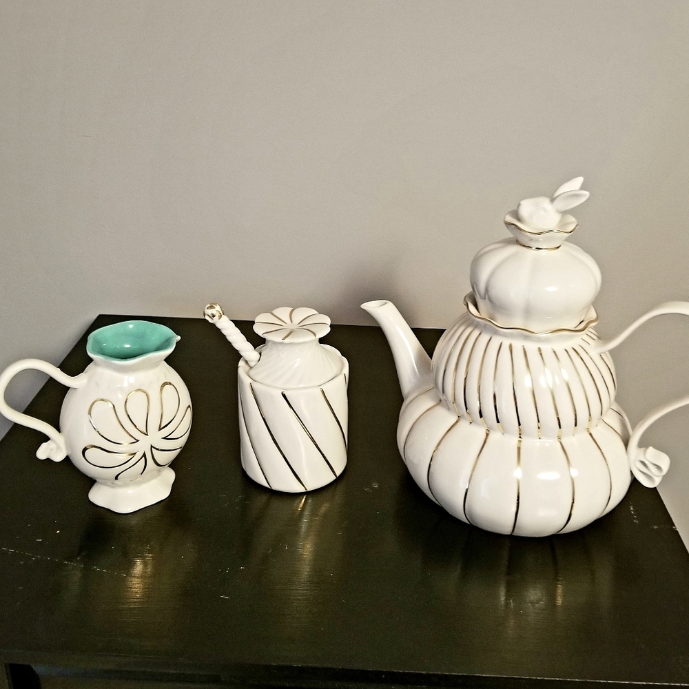 Anthropologie Eleanor Teaset